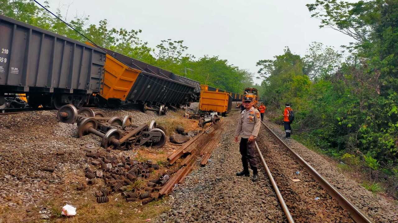 KAI Lanjutkan Pemulihan Operasional Stasiun Talang Baru