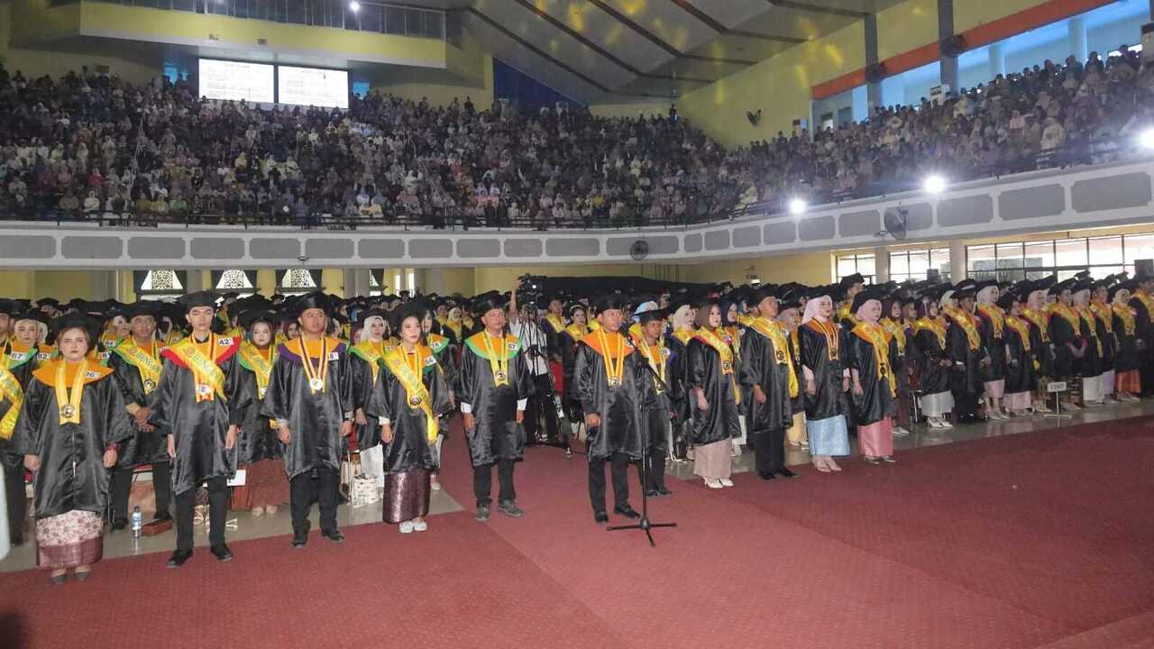 Wisuda ke-186 UNSRI, 1.071 Lulusan Dikukuhkan, 331 Raih Predikat Pujian