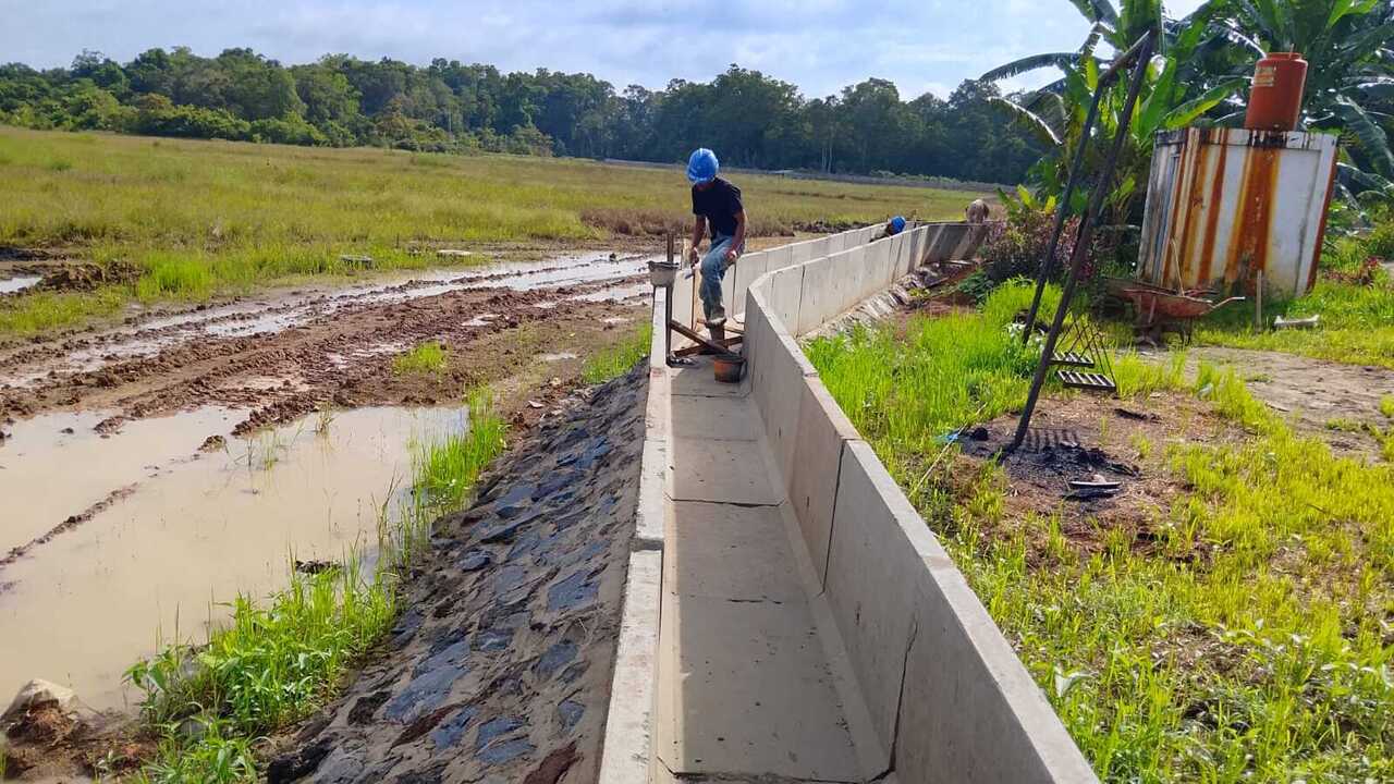 Bangun Irigasi, Perkuat Ketahanan Pangan Nasional dan Daerah