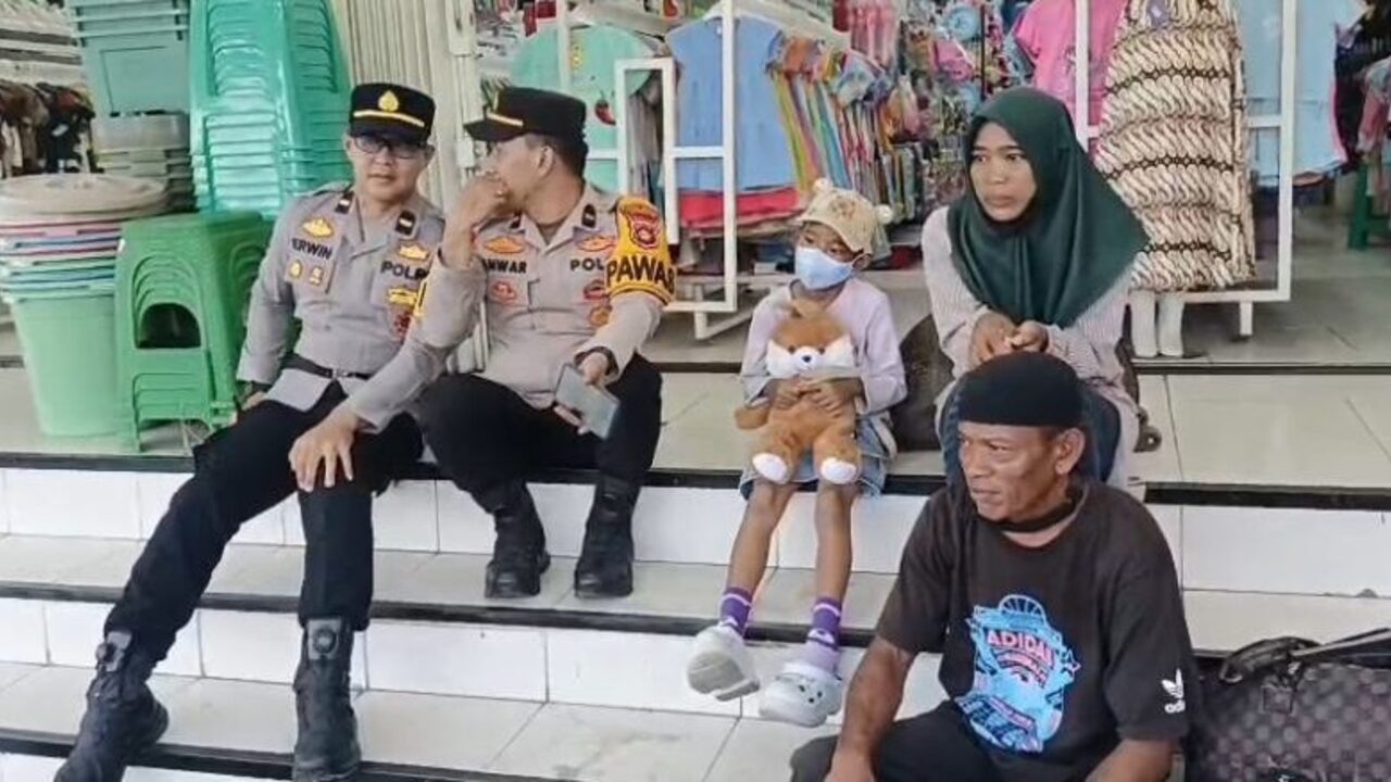 Demi Pulang Kampung, Keluarga Ini Jalan Kaki 3 Bulan dari Surabaya ke Muba