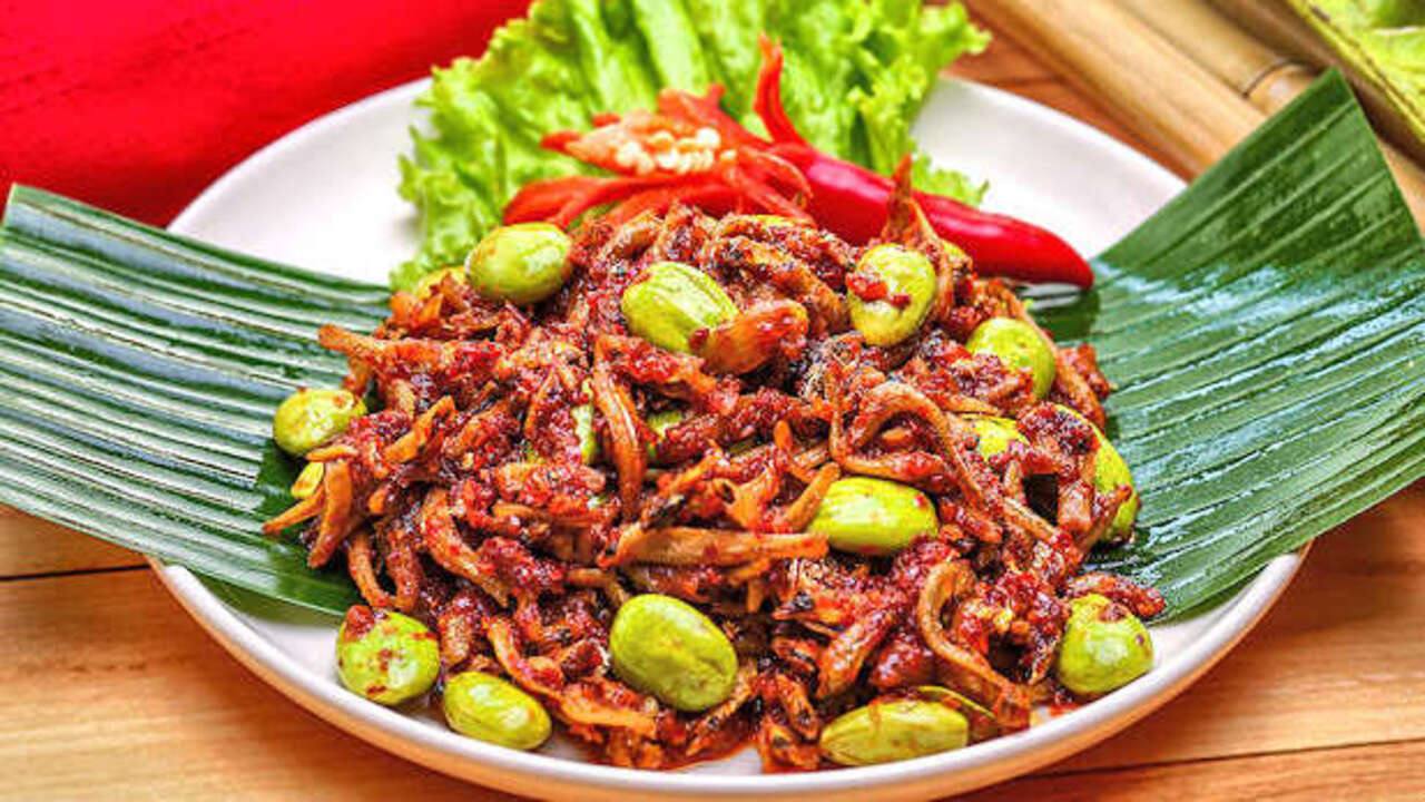 Sambal Petai Ikan Teri, Primadona Pedas dari Dapur Nusantara yang Tak Pernah Mati Gaya