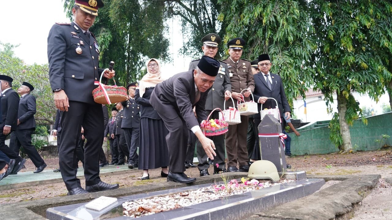 Peringati Hari Pahlawan, Pemkab Ogan Ilir Gelar Upacara dan Ziarah di Taman Makam Pahlawan Ksatria Seguguk
