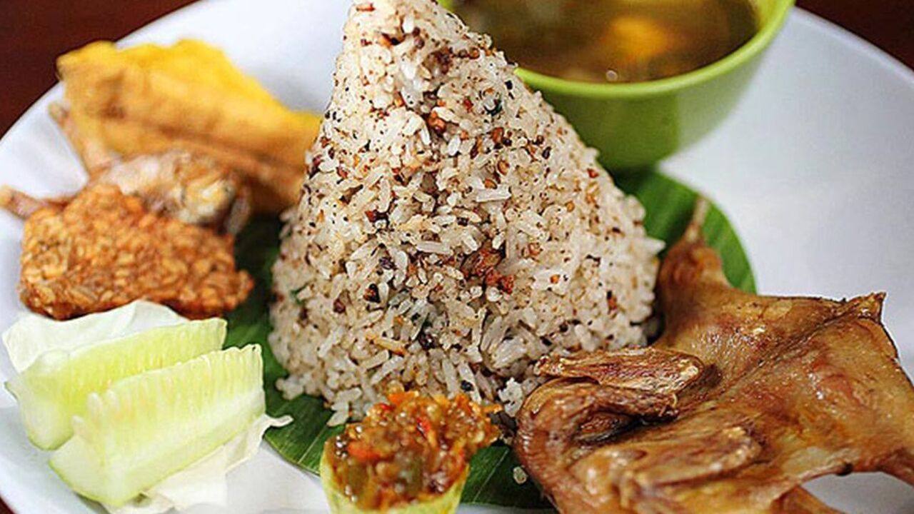 Nasi Tutug Oncom, Kuliner Tradisional Khas Sunda yang Tetap Bertahan di Tengah Modernisasi