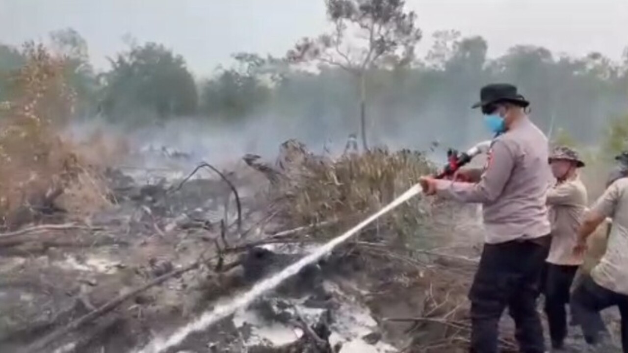 Pemadaman Karhutla di Gelumbang,  Gunakan Formula X-Fire 02 Slog Polri