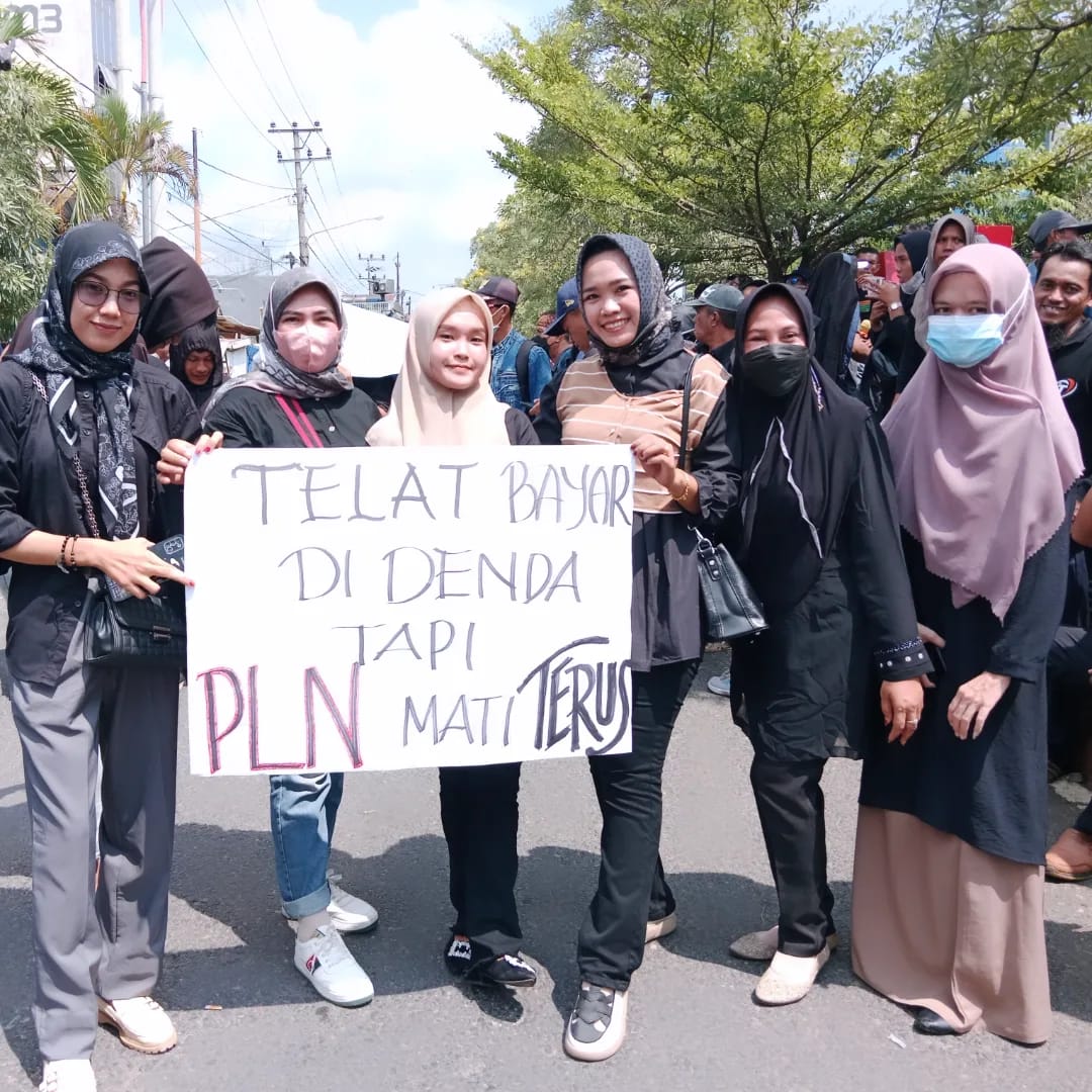 Kesal Listrik Sering Padam, Warga OKU Demo ke PLN Baturaja