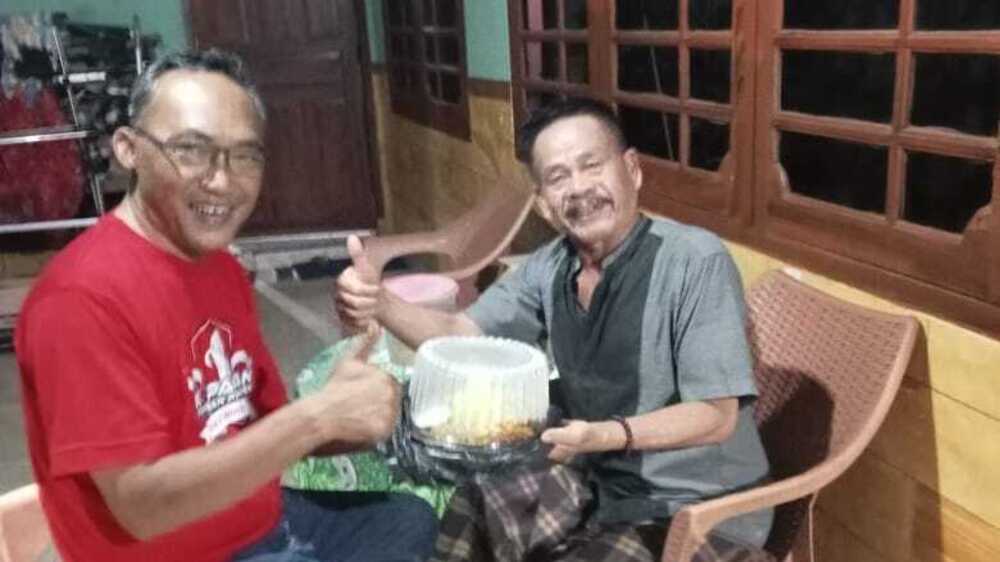 Megawati Ultah, PDIP Muara Enim Bagi-bagi Nasi Tumpeng
