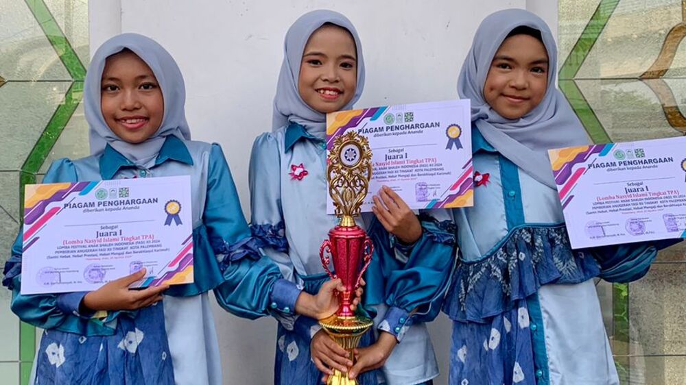 Tiga Gadis Cilik Trio XINARAN Raih Juara Pertama di Festival Anak Sholeh Palembang 2024