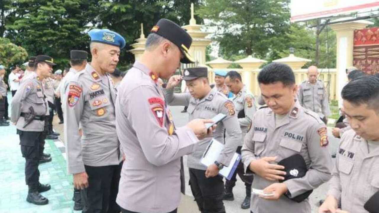 Periksa Kelengkapan Senpi hingga Aplikasi Judol