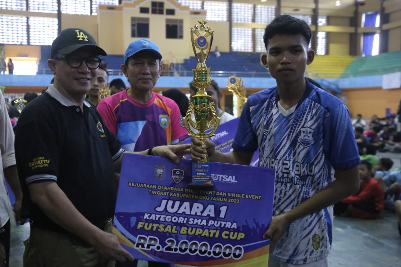 Tim Futsal SMAN 2 OKU Jadi Juara Pertama