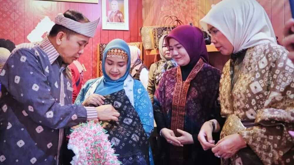  Sumatera Selatan Menampilkan Kerajinan Budaya di Expo UMKM HUT ke-44 Dekranas 2024
