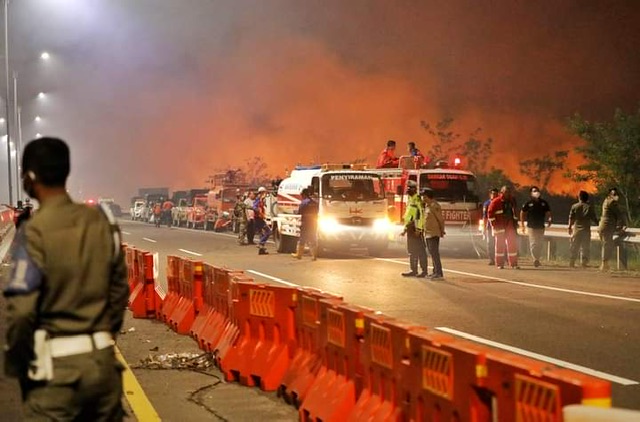 Kian Mengganas, Kebakaran Lahan Di Ogan Ilir Ancam Keselamatan Pengendara Tol Palindra Dan Warga Sekitar