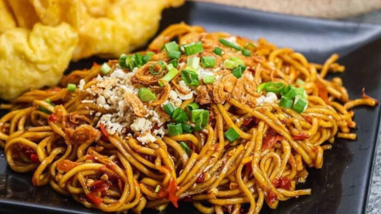 Mie Gacoan : Fenomena Kuliner Murah Meriah yang Mengguncang Selera Anak Muda Indonesia