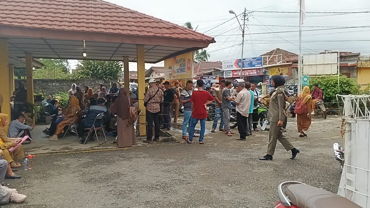 Wajib Pajak Padati KP2KP Muara Enim
