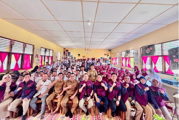 Edukasi Listrik Aman dan Digitalisasi Layanan, PLN ULP Mariana Gelar Program Goes to School  di SMAN 1 Banyuas
