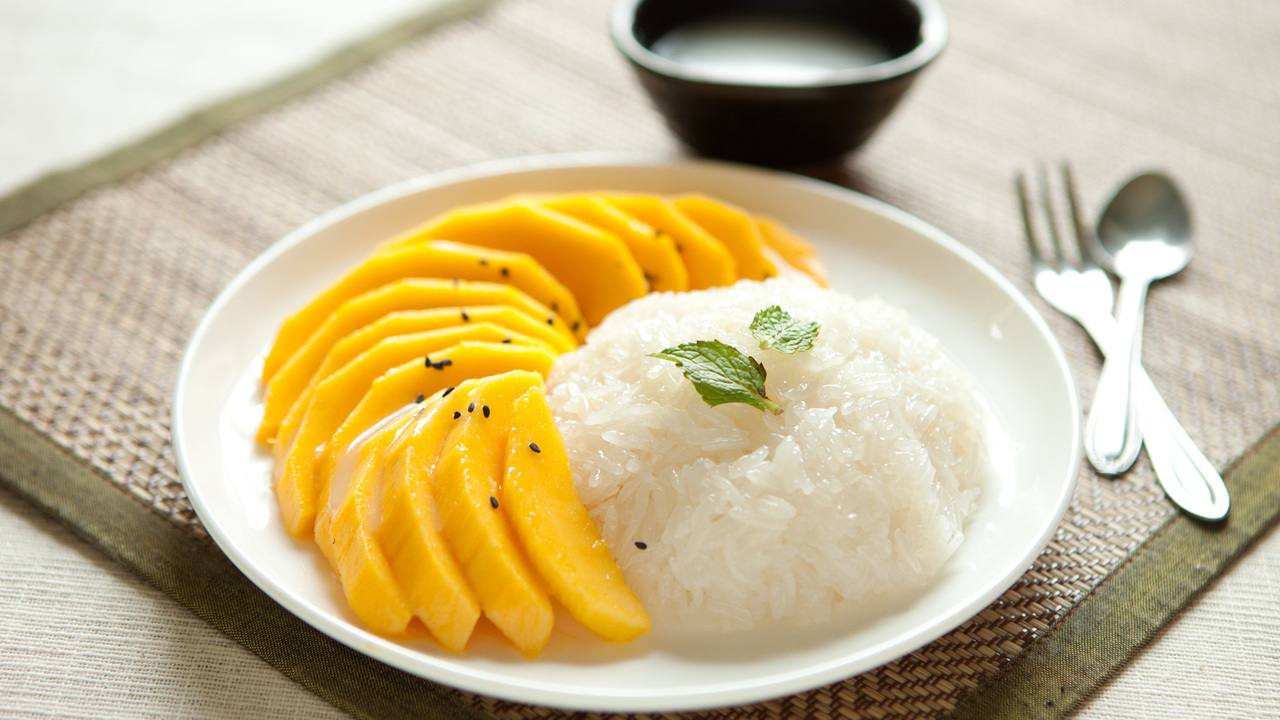 Nikmatnya Mango Sticky Rice : Hidangan Tradisional Thailand yang Mendunia