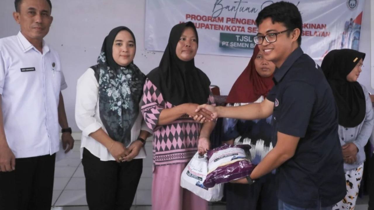 SMBR Salurkan Bantuan 1.117 Paket Sembako untuk Warga OKU