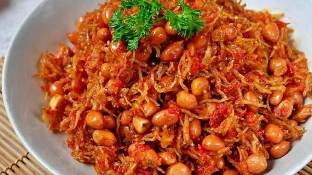Sambal Ikan Teri Campur Kacang: Hidangan Pedas yang Menggugah Selera