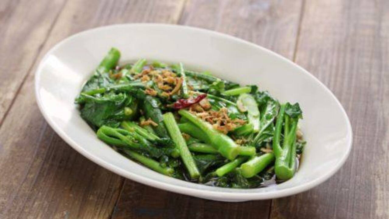 Tumis Kailan Bawang Putih, Hidangan Sederhana yang Menjadi Primadona Meja Makan