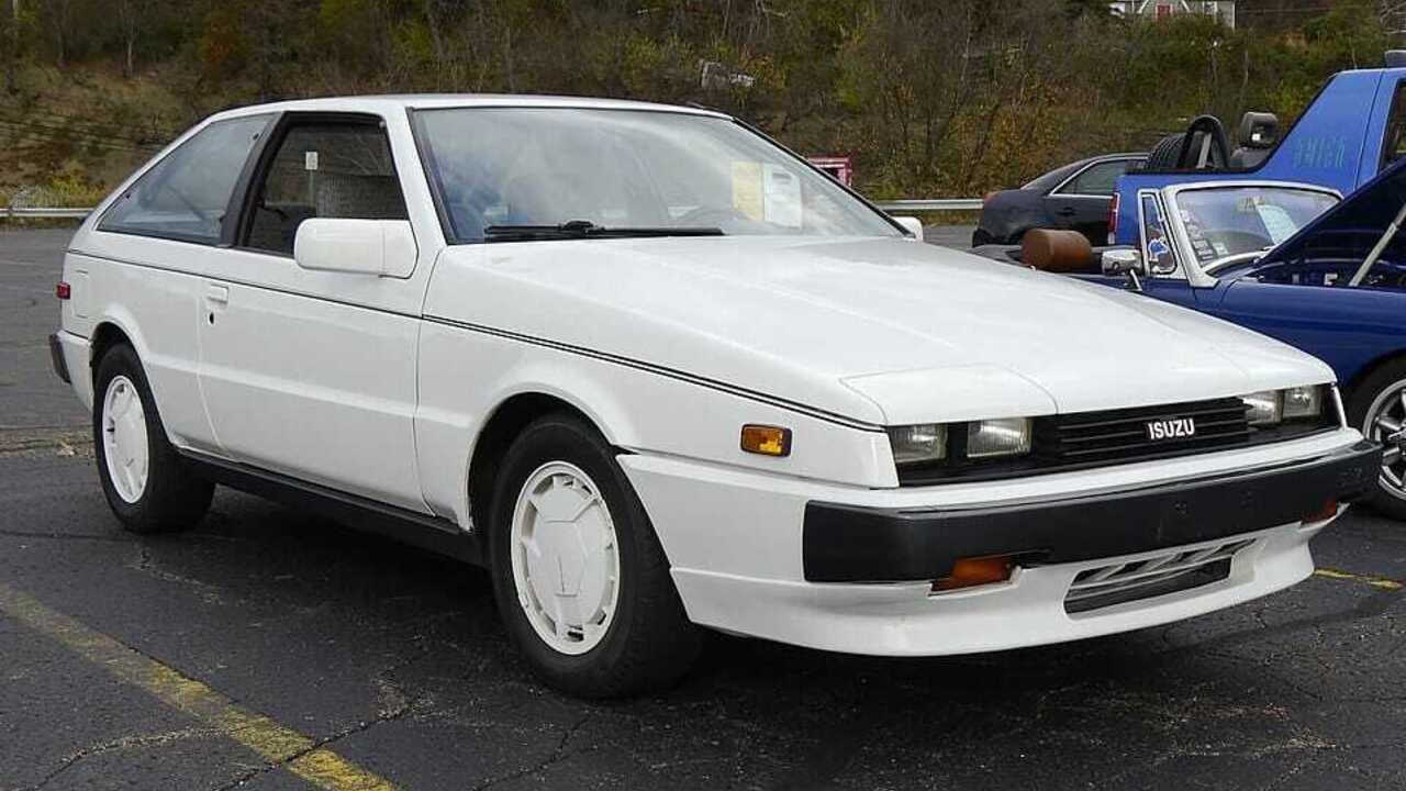 Terlalu Canggih di Zamannya! Ini Alasan Isuzu Piazza Gagal Populer