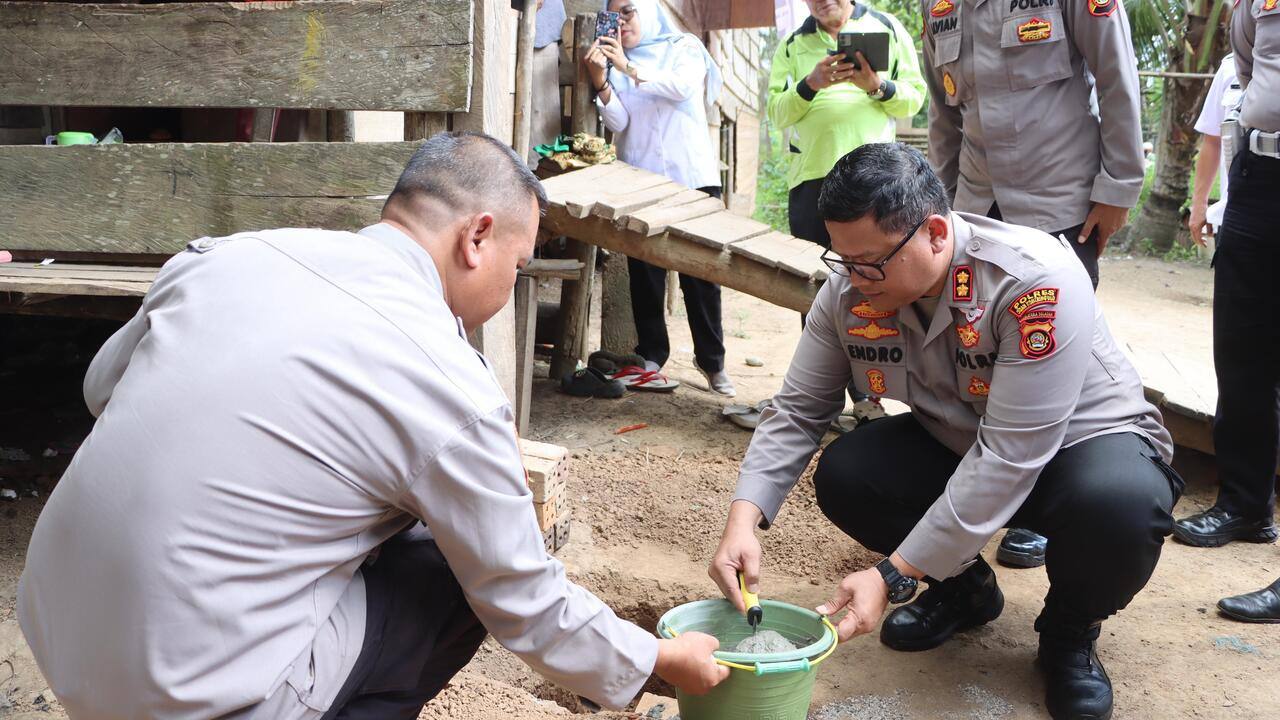 Polres OKU Renovasi Rumah Tidak Layak Huni