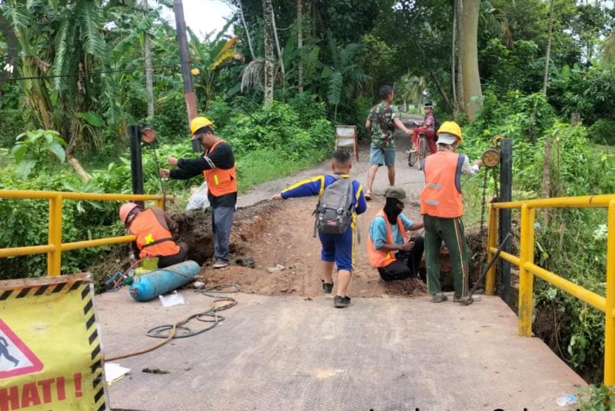 Jembatan Penghubung Sakatiga -Tanjung Agung Ambruk, Dinas PUPR Ogan Ilir Lakukan Hal Ini