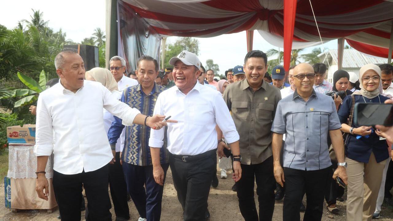 Wakil Ketua DPR RI Saan Mustopa Janji Perjuangkan Aspirasi Petani Banyuasin