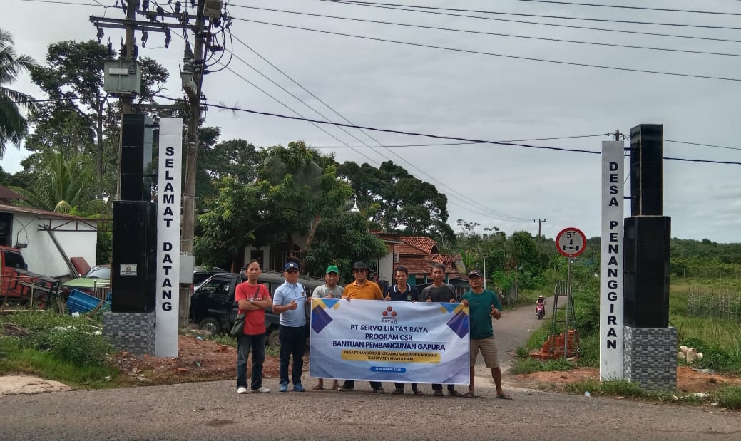 PT SLR Bangun Gapura Ikon Desa Penanggiran