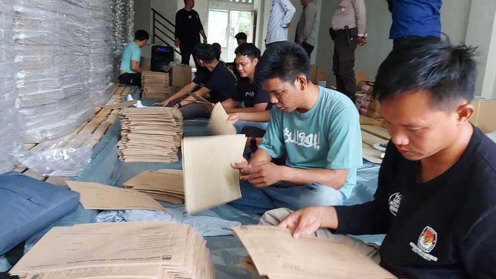 KPU Kota Prabumulih Lakukan Sortir dan Packing Sampul Surat Suara