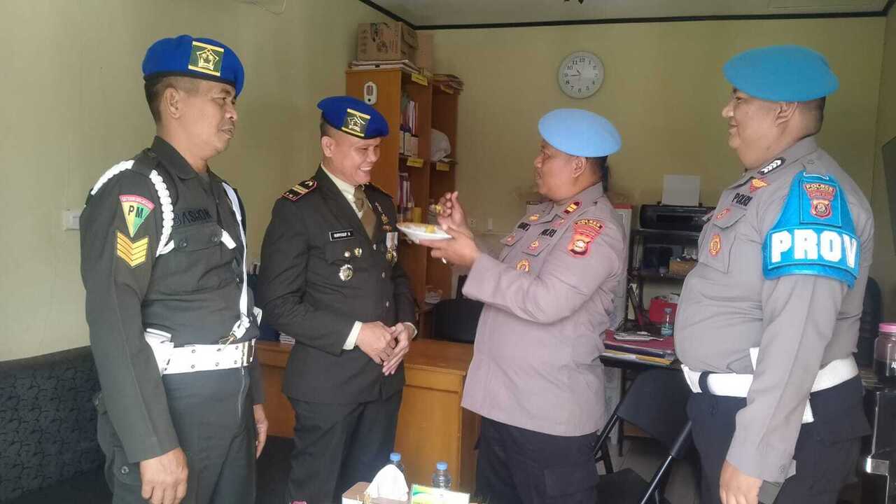 Jari jadi Bhayangkara ke- 7, Propam Polres Lubuklinggau Terima Kejutan dari Subdenpom II/4-5