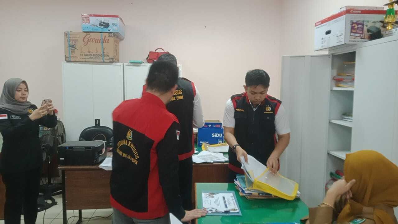 Kejari Muara Enim Geledah Kantor Dispora dan KONI