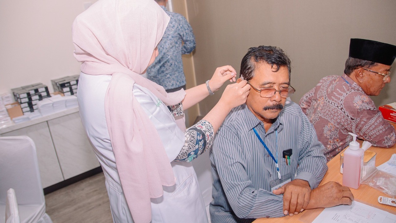 Bank Mandiri Taspen Gelar ‘Mantap Mendengar’, 250 Lansia Pekanbaru Dapat Bantuan Alat Bantu Dengar Tanpa Biaya