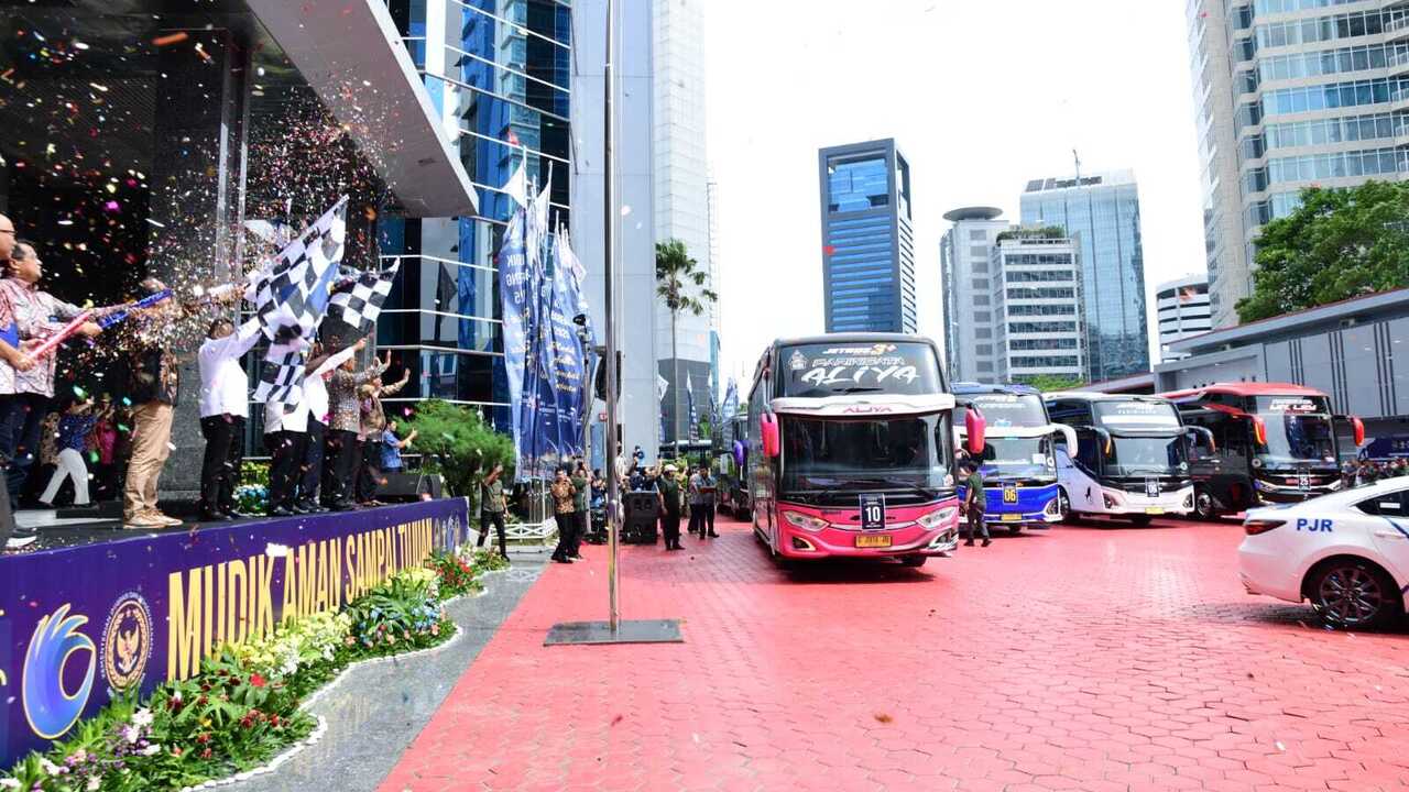 34 Bus Diberangkatkan untuk Mudik Bareng Lintas 4 Kementerian 