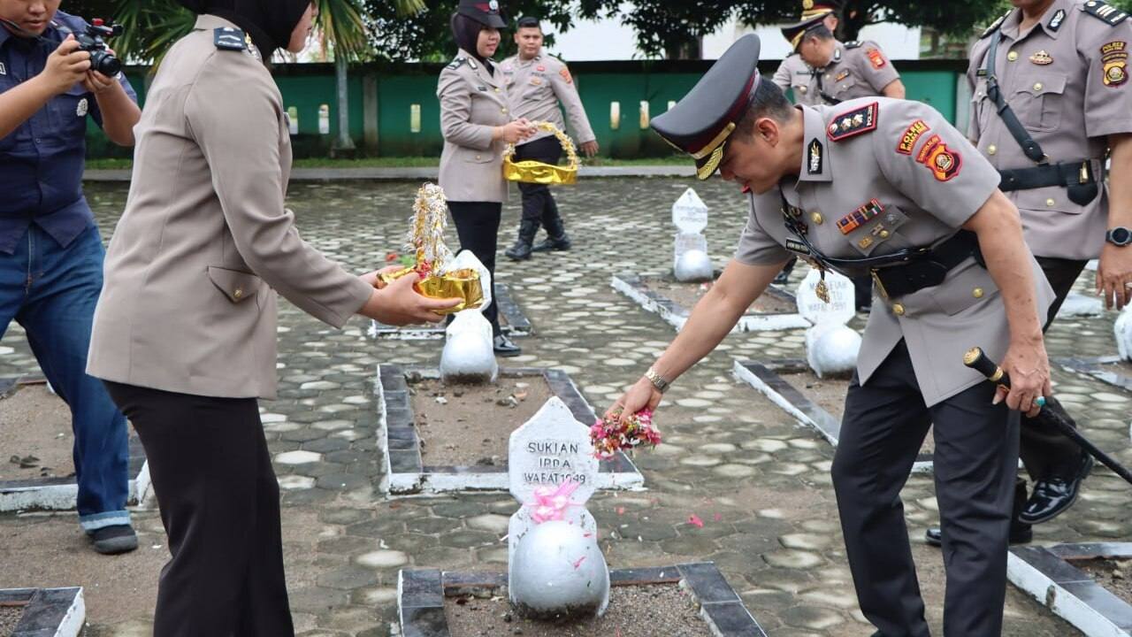 Polres Muara Enim Gelar Ziarah ke TMP Kesatria Pertiwi 