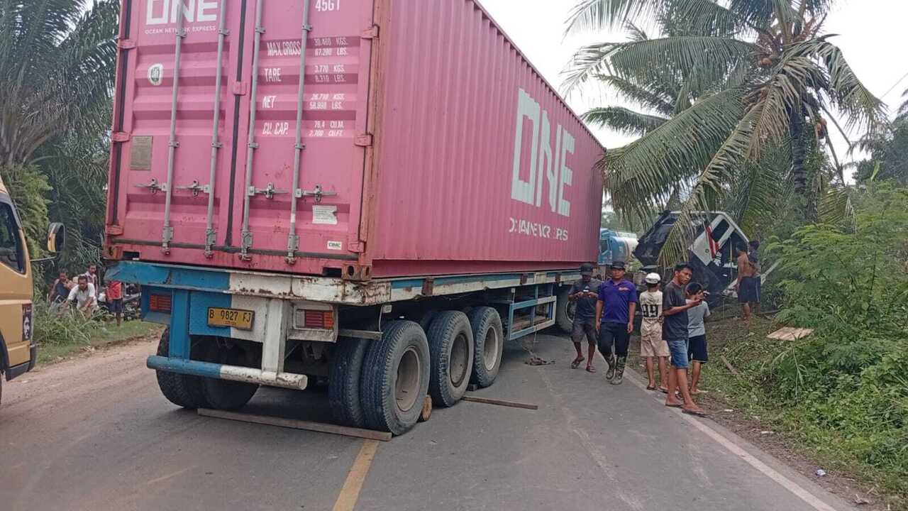 Tabrakan Beruntun, Dua Pengendara Grand Max dan Vario Luber