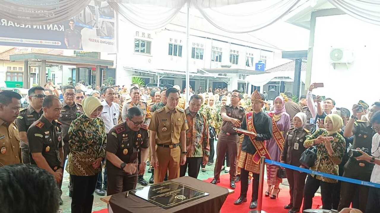 Kajati Sumsel Resmikan Gedung Arsip dan Kantin Kejari OKI Baru