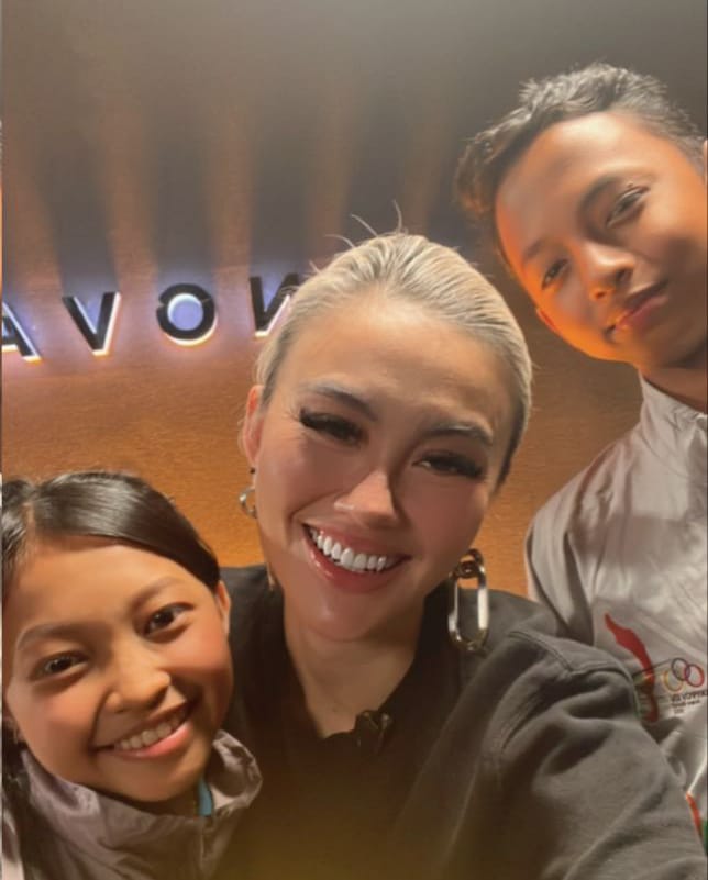 Agnez Mo dan Nadiem Makarim Dukungan Pelajar Penari yang Dikritik