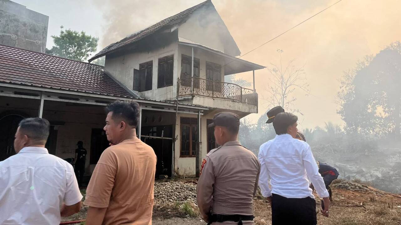 Karhutla, Nyaris Hanguskan Satu Rumah di Karang Raja