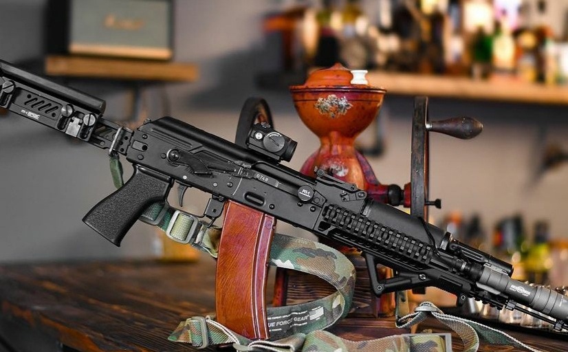 Misteri dan Keunikannya: Perbandingan antara Kalashnikov AK-47 dan AK-74 Senjata Paling Kejam di Bumi