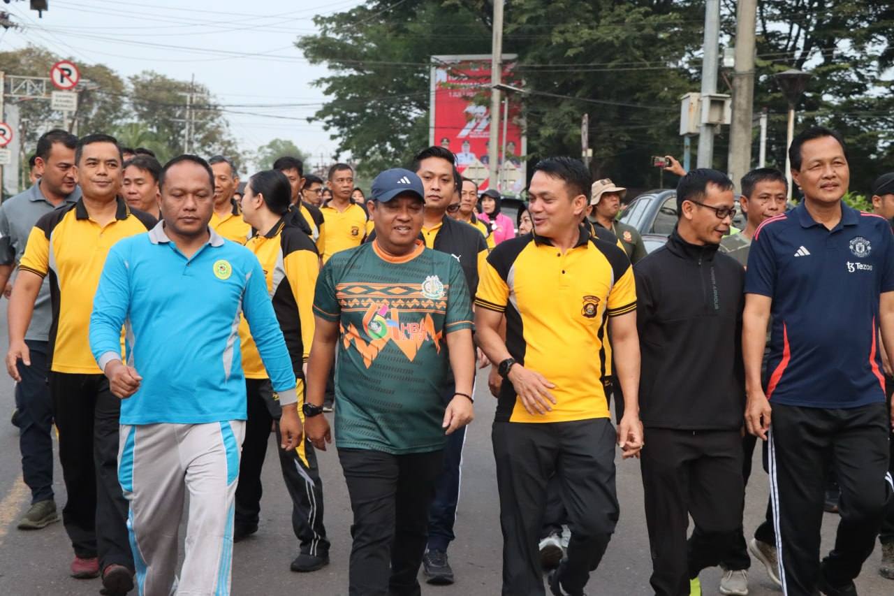 Polres Muara Enim Gelar Jalan Santai Bersama Instansi dan Masyarakat