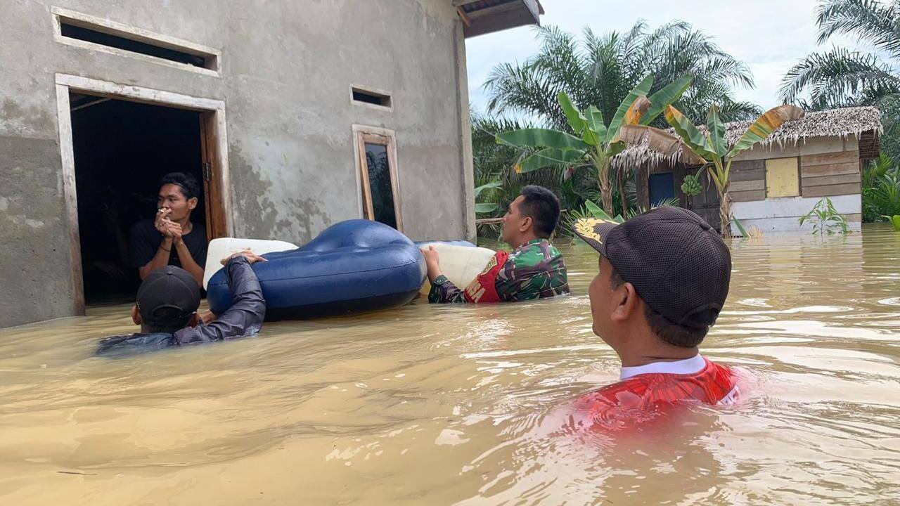Luapan Dari Anak Sungai Lalan Terendam 99 KK