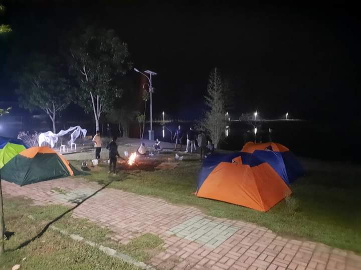 Gleamping Seru Di Sudut Kota Indralaya, Pemandangan Yang Indah Ditengah Danau Biru, Sebiru Air Laut