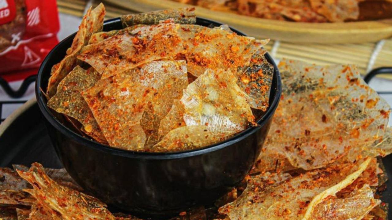 Keripik Kaca : Camilan Pedas Transparan yang Viral di Kalangan Milenial dan Gen Z