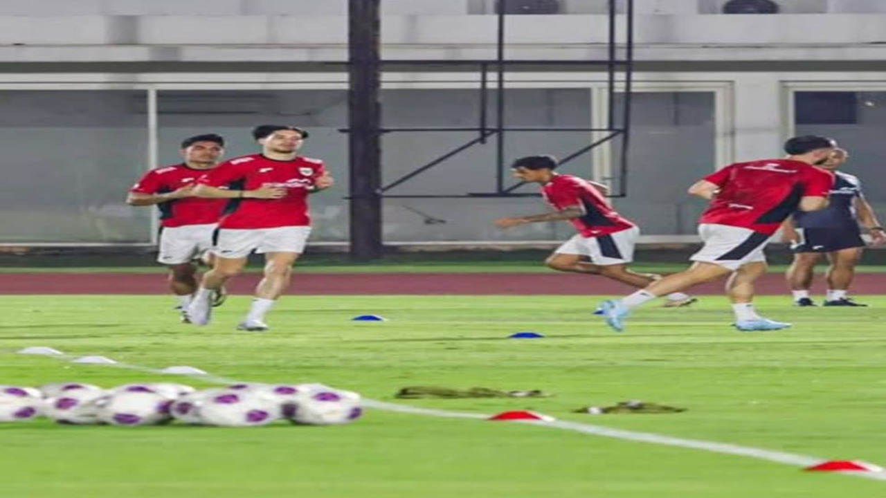 Timnas Indonesia Latihan di GBK: Diks Bergabung, Paes Masih di AS