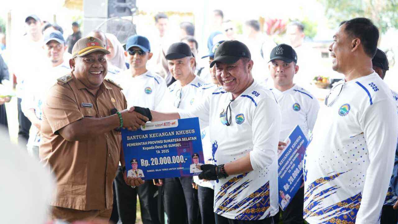 Gubernur Herman Deru Gelontorkan Bantuan Rp 57,1M untuk Percepat Pemerataan Pembangunan 2.856 Desa Se-Sumsel