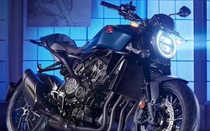 Honda CB1000R  BlackvEdition Pembaruan Estetika dan Teknologi untuk Performa Maksimal