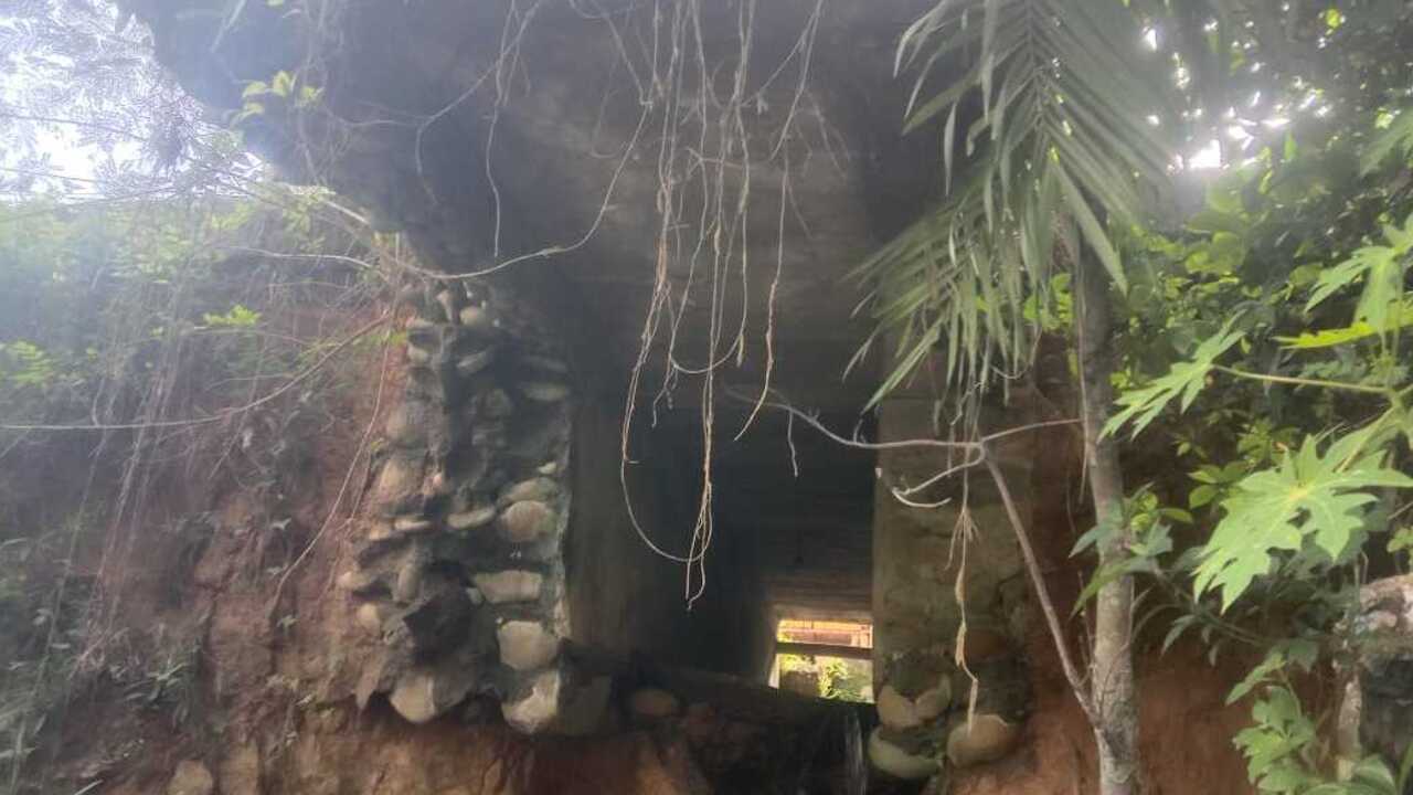 Plat Deuker dijalan Plakat Tinggi Terancam Ambruk