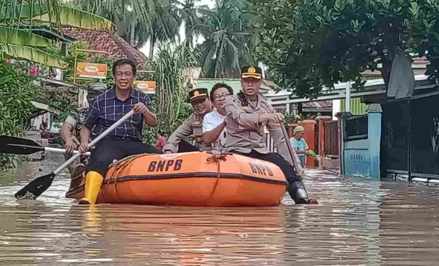Ribuan KK di Muara Enim Butuh Air Bersih dan Makanan Pasca Banjir Bandang, Ini Kata Thalaludin...