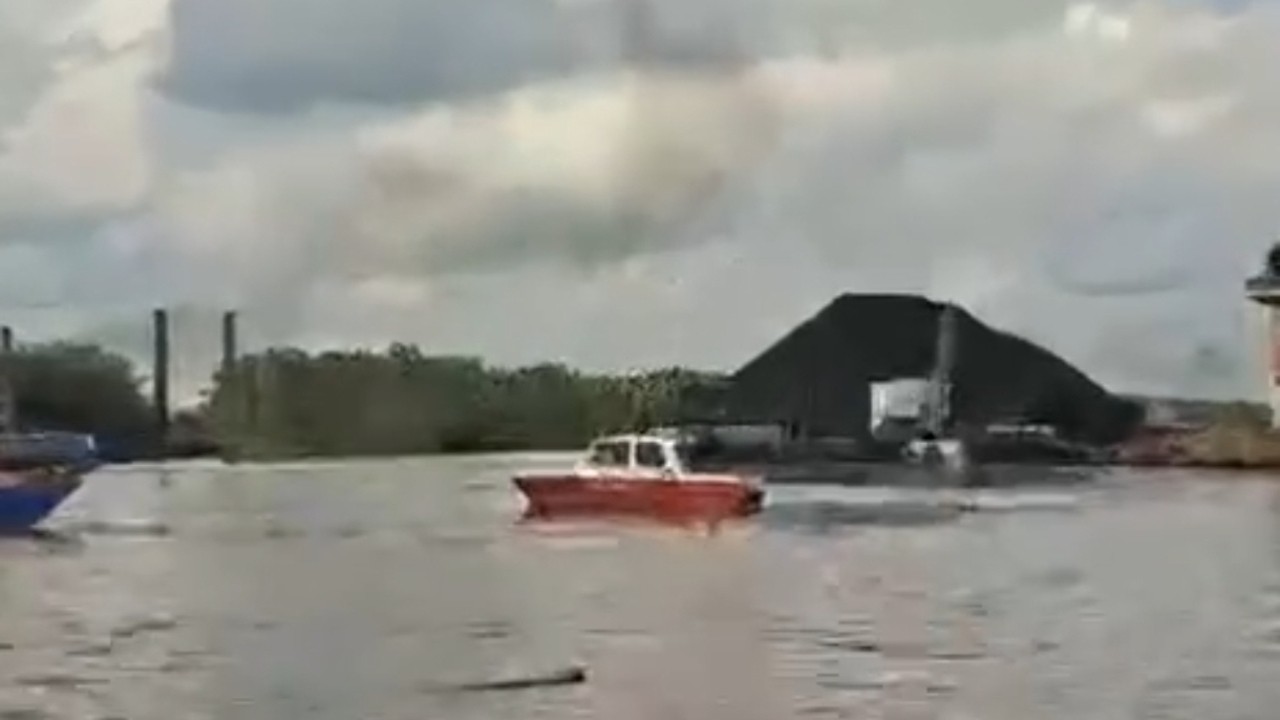 Tongkang Batu Bara Kembali Hantam Struktur Jembatan Lalan