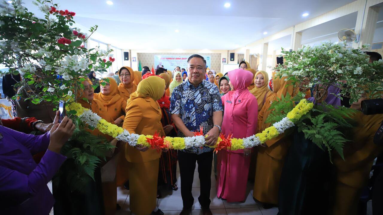Dorong Ekonomi Kreatif, Wagub Cik Ujang Resmikan Bazar Kemerdekaan BKOW Sumsel