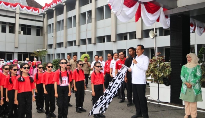 Tampilkan Atraksi Berbaris.Lomba Gerak Jalan Indah
